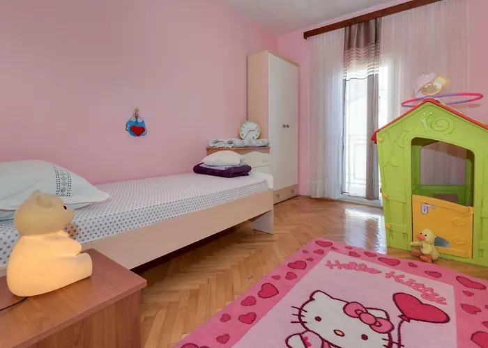 Lara Apartment